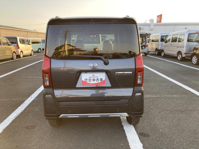 タント ファンクロス　１４インチアルミホイール　大型エアロバンパー　フルＬＥＤヘッドランプ　オート格納式カラードドアミラー　両側パワースライドドア　キーフリーシステム　プッシュボタンスタート（3枚目）