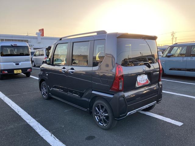 タント ファンクロス　１４インチアルミホイール　大型エアロバンパー　フルＬＥＤヘッドランプ　オート格納式カラードドアミラー　両側パワースライドドア　キーフリーシステム　プッシュボタンスタート（9枚目）