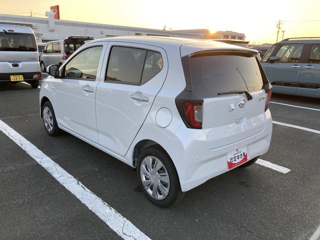 ミライース X SAIII 14インチフルホイールキャップ LEDヘッドランプ 電動格納式(カラード)ドアミラー 自発光式デジタルメーターブルーイルミネーションメーター マニュアルエアコン(ダイヤル式) キーレスエントリー(9枚目)