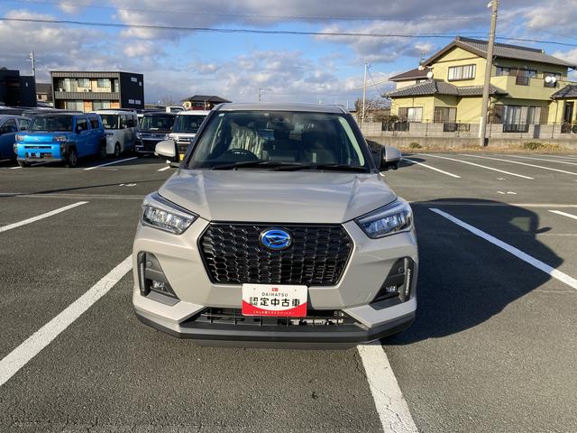 ロッキー プレミアムG HEV 17インチアルミホイール UVIRカット遮音ガラス フルLEDヘッドランプ キーフリーシステム 革巻きステアリングホイール 本革シフトノブ アクティブマルチインフォメーションメーター(2枚目)