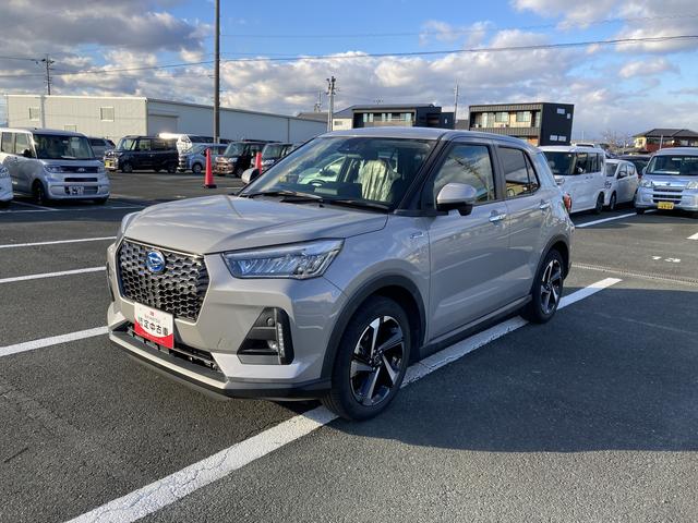 ロッキー プレミアムG HEV 17インチアルミホイール UVIRカット遮音ガラス フルLEDヘッドランプ キーフリーシステム 革巻きステアリングホイール 本革シフトノブ アクティブマルチインフォメーションメーター(6枚目)