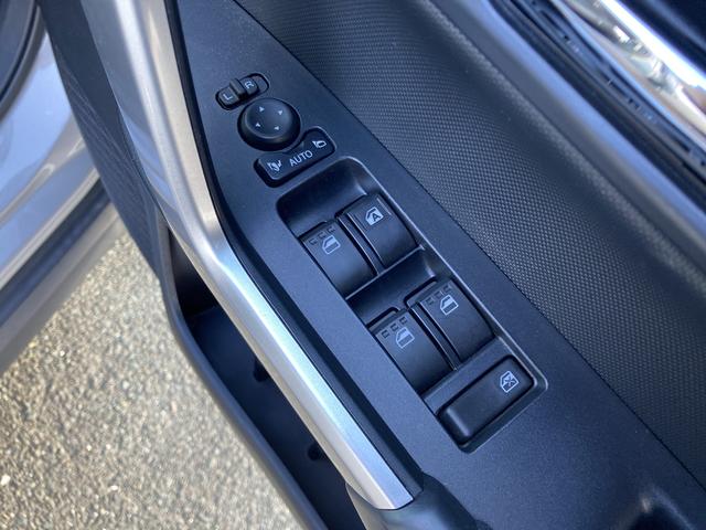 ロッキー プレミアムG HEV 17インチアルミホイール UVIRカット遮音ガラス フルLEDヘッドランプ キーフリーシステム 革巻きステアリングホイール 本革シフトノブ アクティブマルチインフォメーションメーター(18枚目)