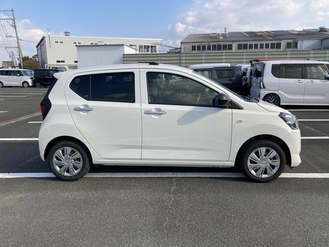 ミライース Ｘ　ＳＡＩＩＩ　１４インチフルホイールキャップ　ＬＥＤヘッドランプ　電動格納式（カラード）ドアミラー　自発光式デジタルメーターブルーイルミネーションメーター　マニュアルエアコン（ダイヤル式）　キーレスエントリー（5枚目）