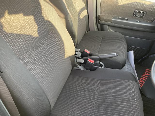 �É��_�C�n�c�ł́A��R�O�O��̖L�x�ȍ݌ɂ���A���q�l�Ƀs�b�^���̒��ÎԂ����I�т��������܂��B