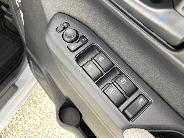 ムーヴ Ｘ　キーフリーシステム　プッシュボタンスタート　ＬＥＤヘッドライト　１４インチフルホイールキャップ　マルチインフォメーションディスプレイ　左側パワースライドドア（18枚目）