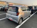 ミライース L SAIII 13インチフルホイールキャップ マルチリフレクターハロゲンヘッドランプ 可倒式ドアミラー 自発光式デジタルメーターアンバーイルミネーションメーター マニュアルエアコン(ダイヤル式) キーレスエントリー(8枚目)