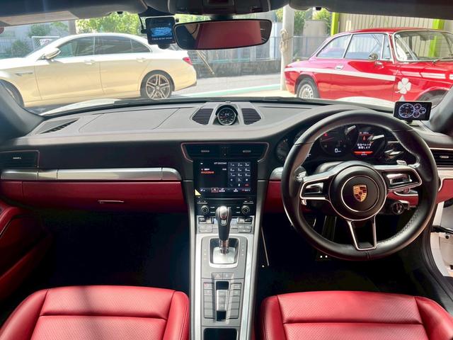 ９１１ ９１１カレラ４　カブリオレ　スポーツクロノパッケージ　パークアシスト（フロント＆リア）バックカメラ　ナビ　フロアマット　ＬＥＤドライビング・ライト　赤レザーシート（2枚目）