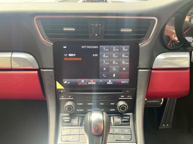 ９１１ ９１１カレラ４　カブリオレ　スポーツクロノパッケージ　パークアシスト（フロント＆リア）バックカメラ　ナビ　フロアマット　ＬＥＤドライビング・ライト　赤レザーシート（5枚目）