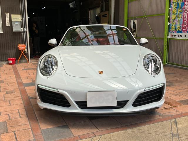 ９１１ ９１１カレラ４　カブリオレ　スポーツクロノパッケージ　パークアシスト（フロント＆リア）バックカメラ　ナビ　フロアマット　ＬＥＤドライビング・ライト　赤レザーシート（8枚目）