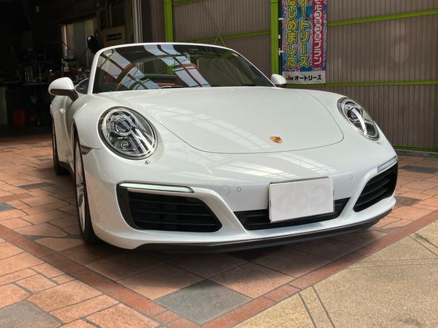 ９１１ ９１１カレラ４　カブリオレ　スポーツクロノパッケージ　パークアシスト（フロント＆リア）バックカメラ　ナビ　フロアマット　ＬＥＤドライビング・ライト　赤レザーシート（9枚目）