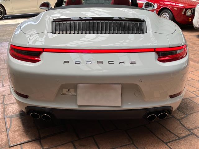 ９１１ ９１１カレラ４　カブリオレ　スポーツクロノパッケージ　パークアシスト（フロント＆リア）バックカメラ　ナビ　フロアマット　ＬＥＤドライビング・ライト　赤レザーシート（13枚目）