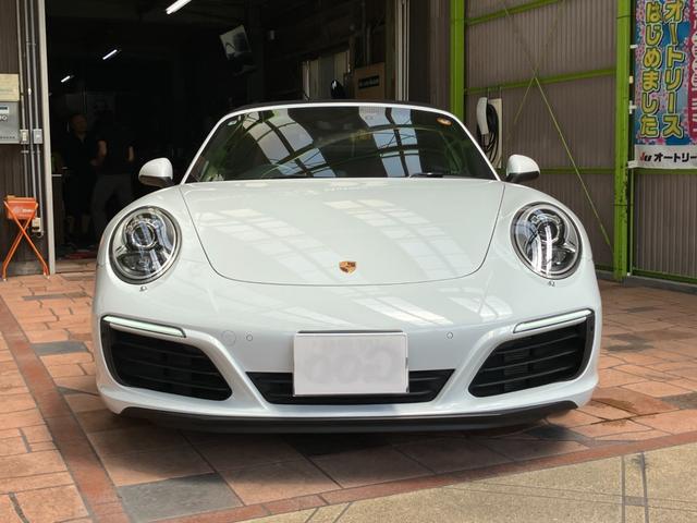 ９１１ ９１１カレラ４　カブリオレ　スポーツクロノパッケージ　パークアシスト（フロント＆リア）バックカメラ　ナビ　フロアマット　ＬＥＤドライビング・ライト　赤レザーシート（19枚目）