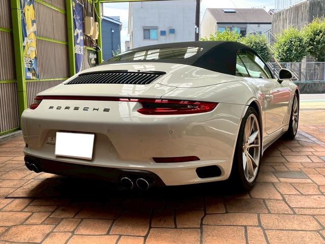 ９１１ ９１１カレラ４　カブリオレ　スポーツクロノパッケージ　パークアシスト（フロント＆リア）バックカメラ　ナビ　フロアマット　ＬＥＤドライビング・ライト　赤レザーシート（20枚目）