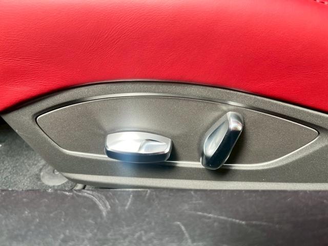 ９１１ ９１１カレラ４　カブリオレ　スポーツクロノパッケージ　パークアシスト（フロント＆リア）バックカメラ　ナビ　フロアマット　ＬＥＤドライビング・ライト　赤レザーシート（27枚目）