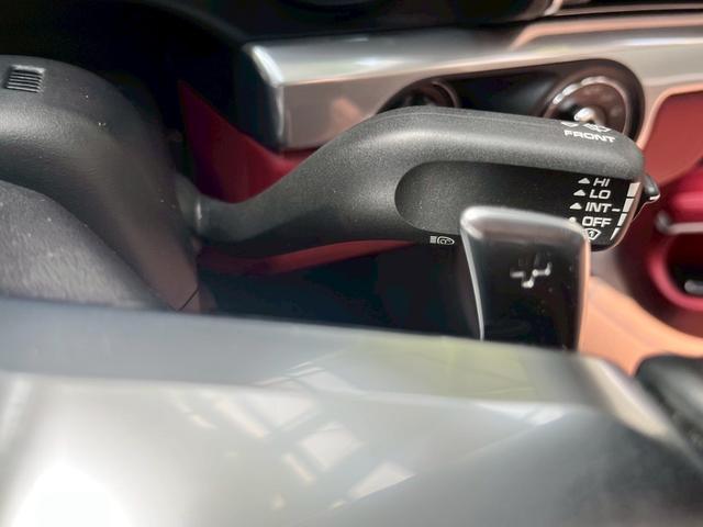 ９１１ ９１１カレラ４　カブリオレ　スポーツクロノパッケージ　パークアシスト（フロント＆リア）バックカメラ　ナビ　フロアマット　ＬＥＤドライビング・ライト　赤レザーシート（28枚目）