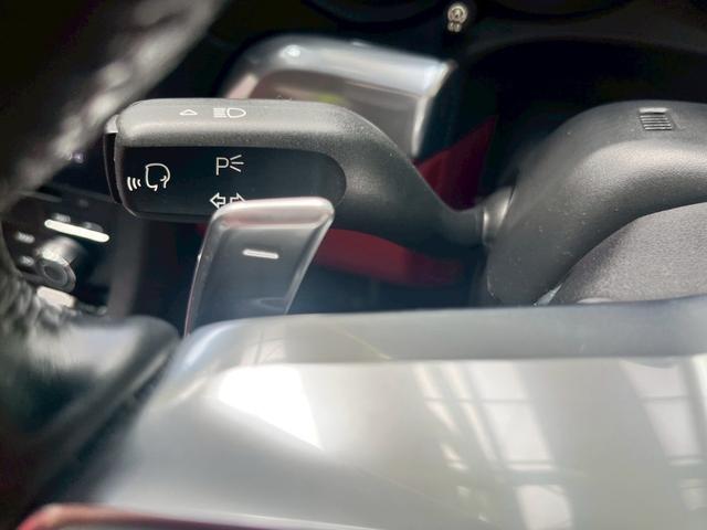 ９１１ ９１１カレラ４　カブリオレ　スポーツクロノパッケージ　パークアシスト（フロント＆リア）バックカメラ　ナビ　フロアマット　ＬＥＤドライビング・ライト　赤レザーシート（31枚目）