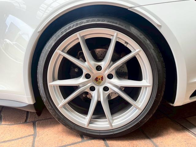 ９１１ ９１１カレラ４　カブリオレ　スポーツクロノパッケージ　パークアシスト（フロント＆リア）バックカメラ　ナビ　フロアマット　ＬＥＤドライビング・ライト　赤レザーシート（34枚目）
