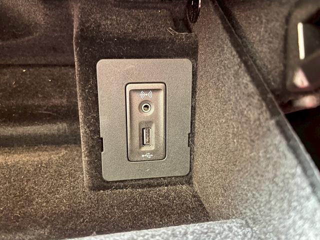 ９１１ ９１１カレラ４　カブリオレ　スポーツクロノパッケージ　パークアシスト（フロント＆リア）バックカメラ　ナビ　フロアマット　ＬＥＤドライビング・ライト　赤レザーシート（35枚目）