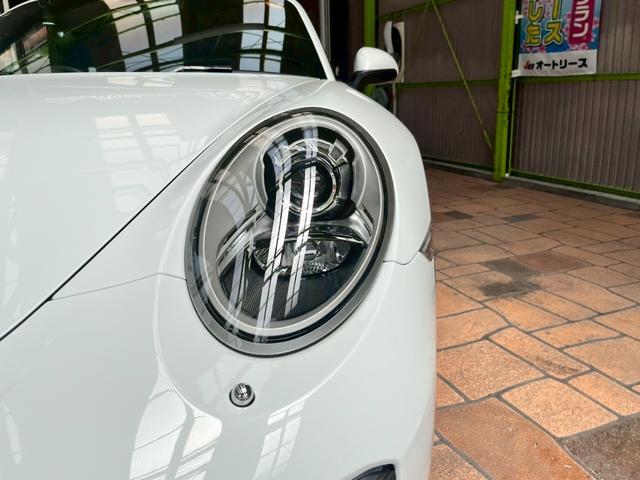 ９１１ ９１１カレラ４　カブリオレ　スポーツクロノパッケージ　パークアシスト（フロント＆リア）バックカメラ　ナビ　フロアマット　ＬＥＤドライビング・ライト　赤レザーシート（39枚目）