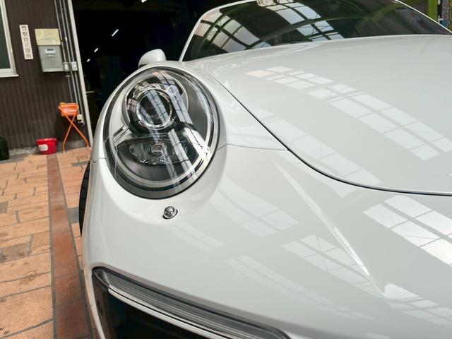 ９１１ ９１１カレラ４　カブリオレ　スポーツクロノパッケージ　パークアシスト（フロント＆リア）バックカメラ　ナビ　フロアマット　ＬＥＤドライビング・ライト　赤レザーシート（46枚目）