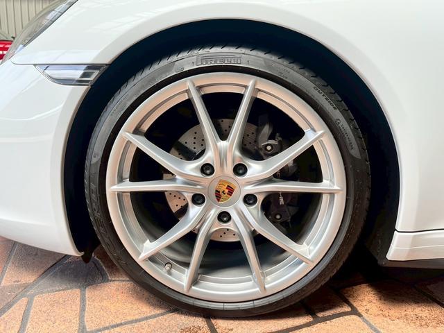 ９１１ ９１１カレラ４　カブリオレ　スポーツクロノパッケージ　パークアシスト（フロント＆リア）バックカメラ　ナビ　フロアマット　ＬＥＤドライビング・ライト　赤レザーシート（48枚目）