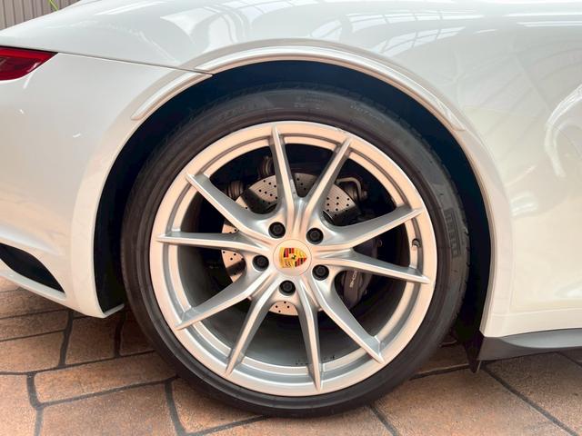 ９１１ ９１１カレラ４　カブリオレ　スポーツクロノパッケージ　パークアシスト（フロント＆リア）バックカメラ　ナビ　フロアマット　ＬＥＤドライビング・ライト　赤レザーシート（49枚目）
