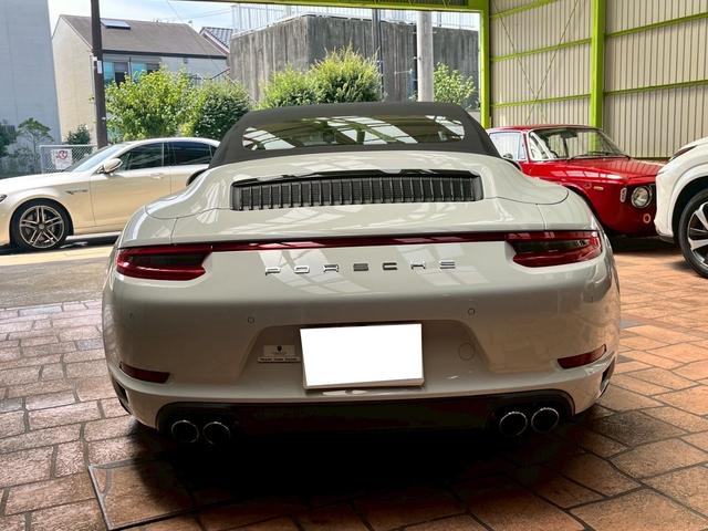 ９１１ ９１１カレラ４　カブリオレ　スポーツクロノパッケージ　パークアシスト（フロント＆リア）バックカメラ　ナビ　フロアマット　ＬＥＤドライビング・ライト　赤レザーシート（53枚目）