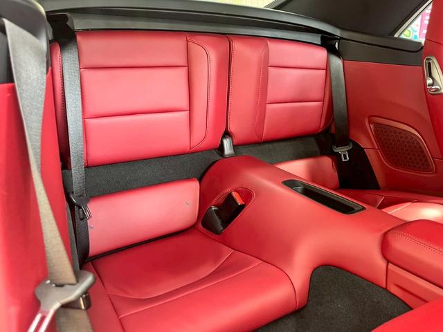 ９１１ ９１１カレラ４　カブリオレ　スポーツクロノパッケージ　パークアシスト（フロント＆リア）バックカメラ　ナビ　フロアマット　ＬＥＤドライビング・ライト　赤レザーシート（54枚目）