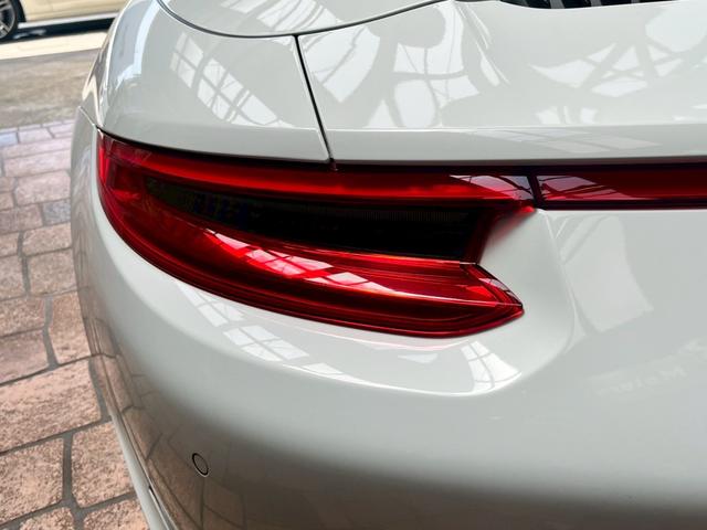 ９１１ ９１１カレラ４　カブリオレ　スポーツクロノパッケージ　パークアシスト（フロント＆リア）バックカメラ　ナビ　フロアマット　ＬＥＤドライビング・ライト　赤レザーシート（67枚目）