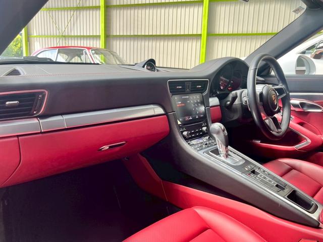 ９１１ ９１１カレラ４　カブリオレ　スポーツクロノパッケージ　パークアシスト（フロント＆リア）バックカメラ　ナビ　フロアマット　ＬＥＤドライビング・ライト　赤レザーシート（77枚目）