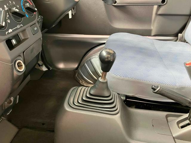 アクティトラック 　ＭＴ　マニュアル　ドライブレコーダー　ＥＴＣ　ベーシックインターナビ　ライセンスフレーム　ライセンスフレームリア・メッキタイプ　フットライト　クッションシートカバー　荷台保護パネル　リアシェード（34枚目）