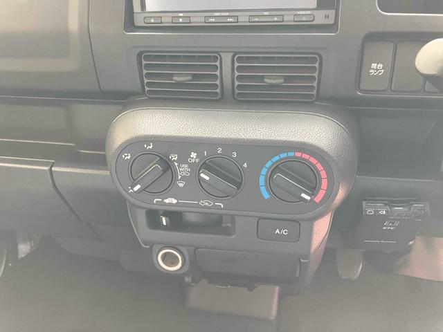 アクティトラック 　ＭＴ　マニュアル　ドライブレコーダー　ＥＴＣ　ベーシックインターナビ　ライセンスフレーム　ライセンスフレームリア・メッキタイプ　フットライト　クッションシートカバー　荷台保護パネル　リアシェード（41枚目）