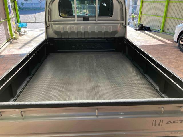 アクティトラック 　ＭＴ　マニュアル　ドライブレコーダー　ＥＴＣ　ベーシックインターナビ　ライセンスフレーム　ライセンスフレームリア・メッキタイプ　フットライト　クッションシートカバー　荷台保護パネル　リアシェード（42枚目）