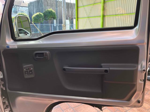 アクティトラック 　ＭＴ　マニュアル　ドライブレコーダー　ＥＴＣ　ベーシックインターナビ　ライセンスフレーム　ライセンスフレームリア・メッキタイプ　フットライト　クッションシートカバー　荷台保護パネル　リアシェード（52枚目）