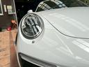 ９１１カレラ４　カブリオレ　スポーツクロノパッケージ　パークアシスト（フロント＆リア）バックカメラ　ナビ　フロアマット　ＬＥＤドライビング・ライト　赤レザーシート（46枚目）