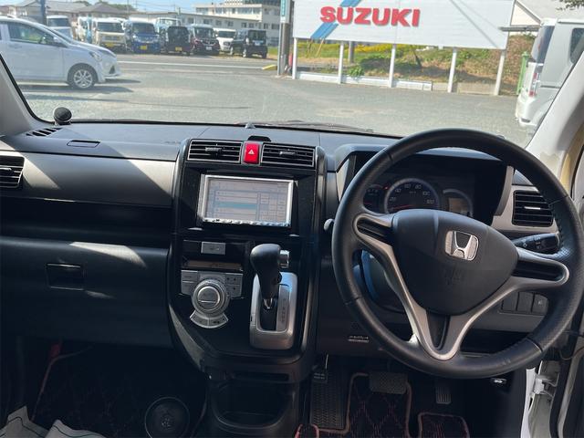 Ｗ　ＨＩＤ　スマートキー　電動格納ミラー　ベンチシート　ＡＴ　盗難防止システム　ＡＢＳ　ＣＤ　アルミホイール　衝突安全ボディ　エアコン　パワーステアリング　パワーウィンドウ(2枚目)