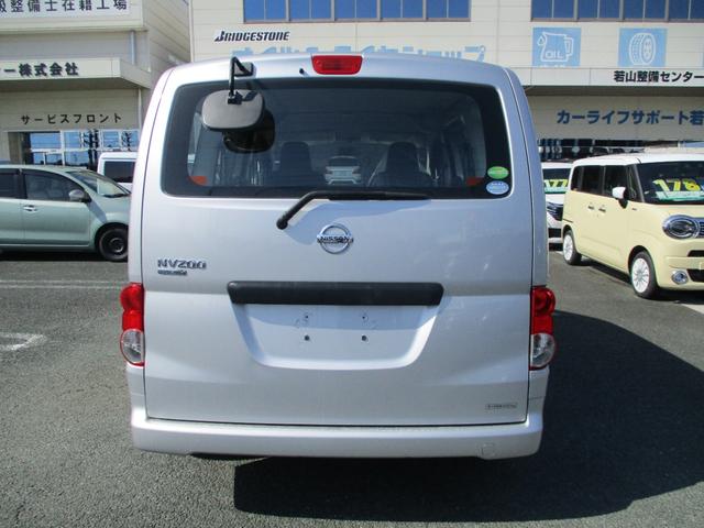 ＮＶ２００バネットバン ＶＸ　５ドア　４ＡＴ　２ＷＤ　Ｗエアバック　ＡＢＳ　キーレス　ラジオデッキ　エアコン　パワステ　パワーウインドウ　ＥＴＣ（6枚目）