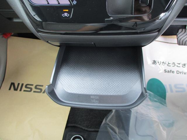 デイズ Ｘ　５ドア　ＣＶＴ　プッシュスタート　衝突被害軽減装置　コーナーセンサー前後　ルームミラー内アラウンドビューモニター　ＳＲＳエアバック　オートエアコン（33枚目）