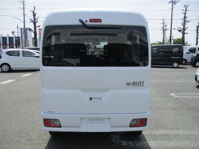 ハイゼットカーゴ クルーズターボ　５ドア　ＣＶＴ　ターボ　２ＷＤ　プッシュスタート　ＬＥＤヘッドランプ・フォグランプ　ＡＢＳ　Ｗエアバック　スマアシ　コーナーセンサー前後　両側スライドドア　９インチスマホ連携ディスプレイオーディオ（6枚目）