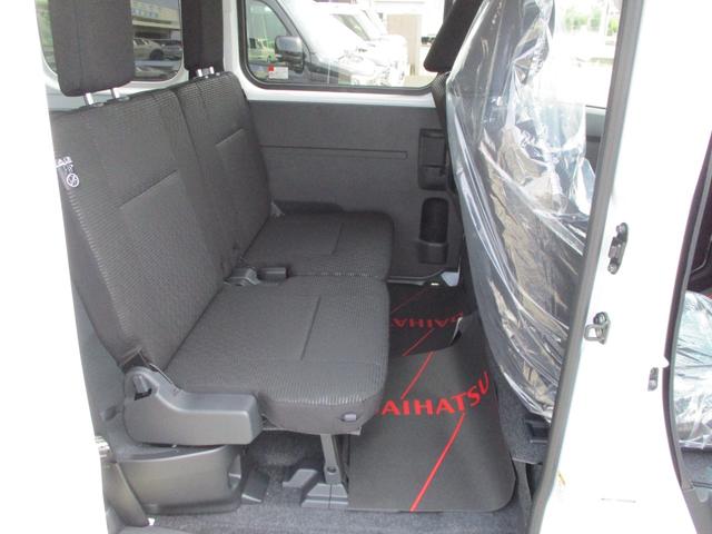 ハイゼットカーゴ クルーズターボ　５ドア　ＣＶＴ　ターボ　２ＷＤ　プッシュスタート　ＬＥＤヘッドランプ・フォグランプ　ＡＢＳ　Ｗエアバック　スマアシ　コーナーセンサー前後　両側スライドドア　９インチスマホ連携ディスプレイオーディオ（11枚目）