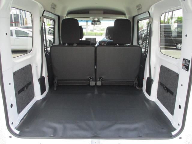 ハイゼットカーゴ クルーズターボ　５ドア　ＣＶＴ　ターボ　２ＷＤ　プッシュスタート　ＬＥＤヘッドランプ・フォグランプ　ＡＢＳ　Ｗエアバック　スマアシ　コーナーセンサー前後　両側スライドドア　９インチスマホ連携ディスプレイオーディオ（12枚目）