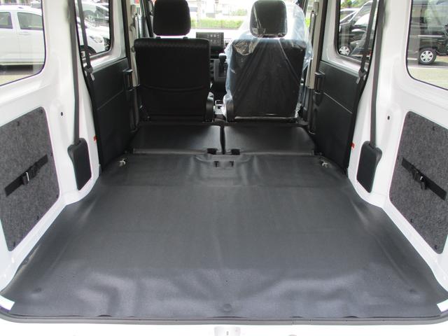 ハイゼットカーゴ クルーズターボ　５ドア　ＣＶＴ　ターボ　２ＷＤ　プッシュスタート　ＬＥＤヘッドランプ・フォグランプ　ＡＢＳ　Ｗエアバック　スマアシ　コーナーセンサー前後　両側スライドドア　９インチスマホ連携ディスプレイオーディオ（13枚目）