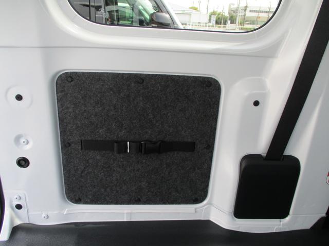 ハイゼットカーゴ クルーズターボ　５ドア　ＣＶＴ　ターボ　２ＷＤ　プッシュスタート　ＬＥＤヘッドランプ・フォグランプ　ＡＢＳ　Ｗエアバック　スマアシ　コーナーセンサー前後　両側スライドドア　９インチスマホ連携ディスプレイオーディオ（15枚目）