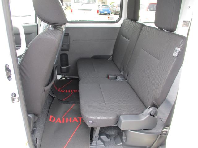 ハイゼットカーゴ クルーズターボ　５ドア　ＣＶＴ　ターボ　２ＷＤ　プッシュスタート　ＬＥＤヘッドランプ・フォグランプ　ＡＢＳ　Ｗエアバック　スマアシ　コーナーセンサー前後　両側スライドドア　９インチスマホ連携ディスプレイオーディオ（18枚目）