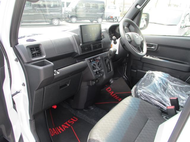 ハイゼットカーゴ クルーズターボ　５ドア　ＣＶＴ　ターボ　２ＷＤ　プッシュスタート　ＬＥＤヘッドランプ・フォグランプ　ＡＢＳ　Ｗエアバック　スマアシ　コーナーセンサー前後　両側スライドドア　９インチスマホ連携ディスプレイオーディオ（19枚目）