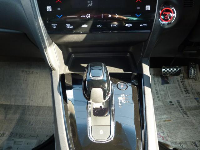 シャトル ハイブリッドＺ　ホンダセンシング　ワンオーナー　純正ナビ　フルセグＴＶ　バックカメラ　Ｂｌｕｅｔｏｏｔｈ　ＤＶＤ再生　ＬＥＤヘッド＆フォグ　ＥＴＣ　ＨｏｎｄａＳＥＮＳＩＮＧ　コンフォートビューＰＫＧ　取説　保証書　ナビ取説　スペアキー（12枚目）