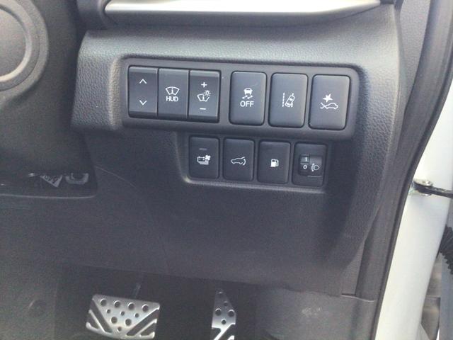 エクリプスクロスＰＨＥＶ Ｐ　試乗車／８インチスマホ連携ナビゲーション／フルセグ／マルチアラウンドモニター／ＥＴＣ／全席シートヒーター／ＨＵＤ／パワーバックドア／マイパイロット　１５００Ｗ電源（41枚目）