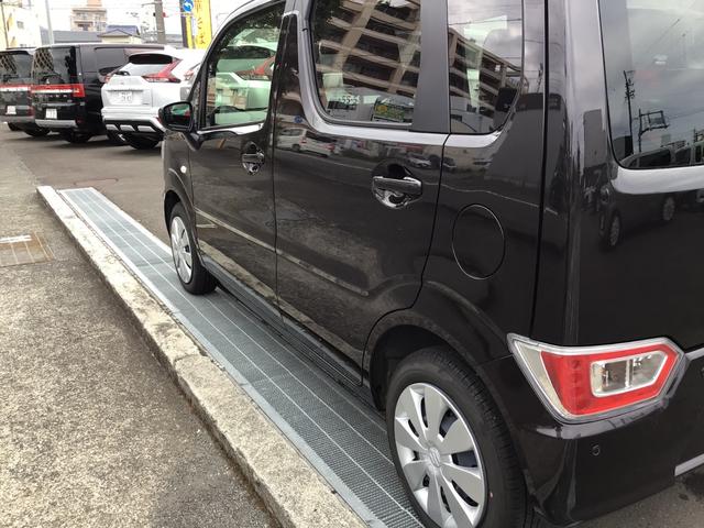 ワゴンＲ ＦＸ　試乗車アップ　ドラレコ　前後ブレーキサポート　ＣＤプレーヤー付　前後ブレーキサポート　オートエアコン　シートヒーター　メーカーオプションＣＤプレーヤー　傘収納　プッシュスタート（12枚目）