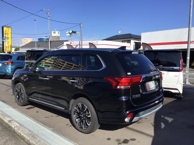アウトランダーＰＨＥＶ Ｇナビパッケージ　ナビ　ＥＴＣ　電動シート　シートヒーター２０２３年駆動用バッテリ―交換済み（4枚目）