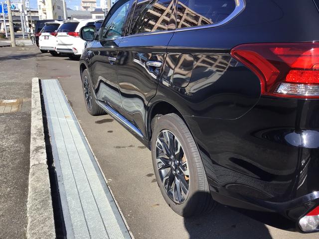 アウトランダーＰＨＥＶ Ｇナビパッケージ　ナビ　ＥＴＣ　電動シート　シートヒーター２０２３年駆動用バッテリ―交換済み（7枚目）